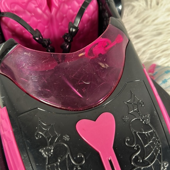 Monster High Draculaura Car w Random TLC Accessories Lot - Picture 3 of 14